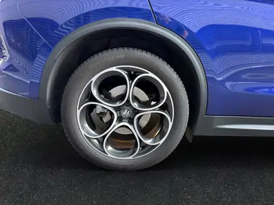 Alfa Romeo Stelvio 2.0 Q4 Sprint — SUV sportif tous terrains, 43'000 km seulement — Miniature 9