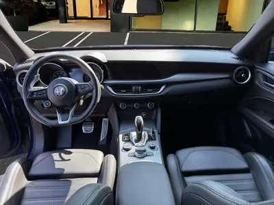Alfa Romeo Stelvio 2.0 Q4 Sprint — SUV sportif tous terrains, 43'000 km seulement — Miniature 12