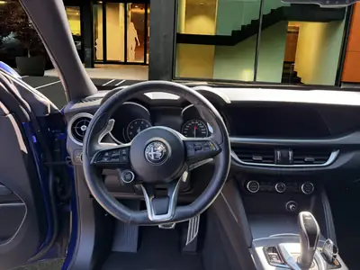 Alfa Romeo Stelvio 2.0 Q4 Sprint — SUV sportif tous terrains, 43'000 km seulement — Miniature 14