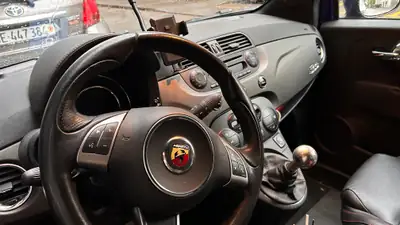 FIAT 500 Abarth 1.4 T-Jet 180 ch — Sportive compacte dynamique, 61'500 km — intérieur