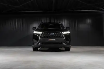 Toyota Corolla Cross 2.0 4WD e-CVT — Hybride performant, traction intégrale et faible kilométrage — intérieur