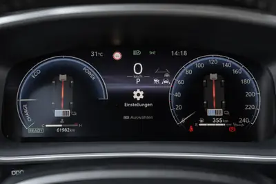 Toyota Corolla Cross 2.0 4WD e-CVT — Hybride performant, traction intégrale et faible kilométrage — Miniature 17