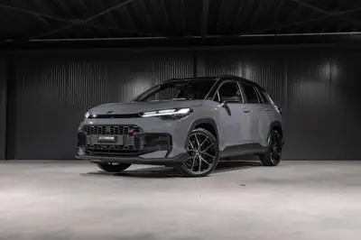 Toyota Corolla Cross 2.0 GR Sport e-CVT — SUV hybride performant, 11'100 km seulement — vue extérieure