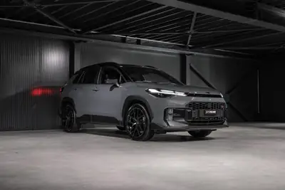 Toyota Corolla Cross 2.0 GR Sport e-CVT — SUV hybride performant, 11'100 km seulement — tableau de bord