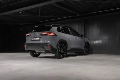 Toyota Corolla Cross 2.0 GR Sport e-CVT — SUV hybride performant, 11'100 km seulement — Miniature 7