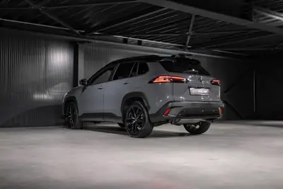 Toyota Corolla Cross 2.0 GR Sport e-CVT — SUV hybride performant, 11'100 km seulement — Miniature 9