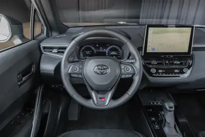 Toyota Corolla Cross 2.0 GR Sport e-CVT — SUV hybride performant, 11'100 km seulement — Miniature 16