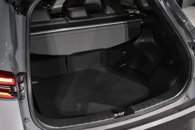 Toyota Corolla Cross 2.0 GR Sport e-CVT — SUV hybride performant, 11'100 km seulement — Miniature 23