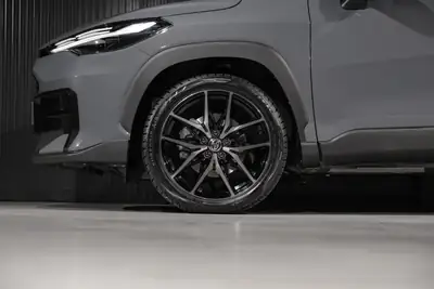 Toyota Corolla Cross 2.0 GR Sport e-CVT — SUV hybride performant, 11'100 km seulement — Miniature 27