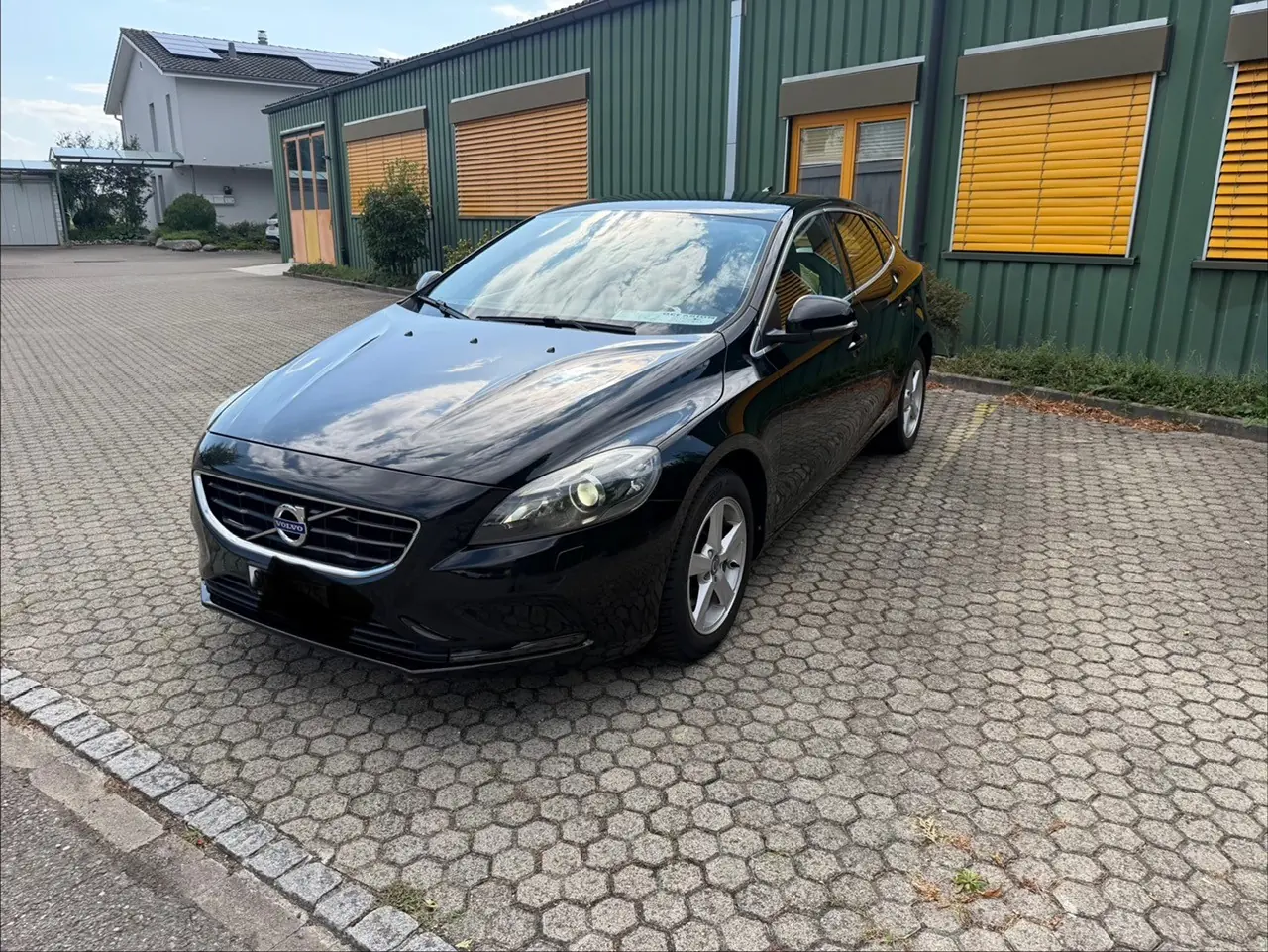 Volvo V40 D2 Momentum — Break diesel fiable, 142'000 km, sans sinistre — Außenansicht