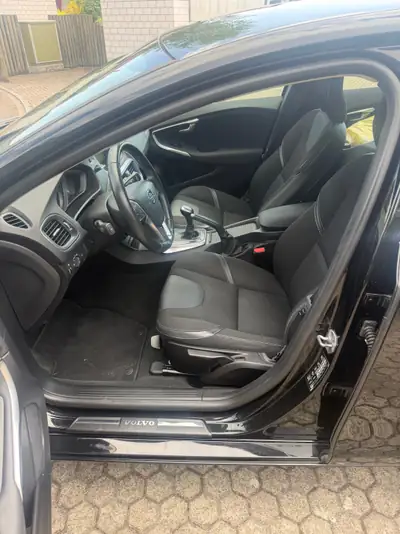 Volvo V40 D2 Momentum — Break diesel fiable, 142'000 km, sans sinistre — cruscotto
