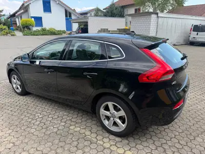 Volvo V40 D2 Momentum — Break diesel fiable, 142'000 km, sans sinistre — interni