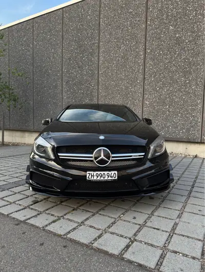Mercedes-AMG A 45 — Compacte sportive 360 ch, 4×4 intégral — vue extérieure