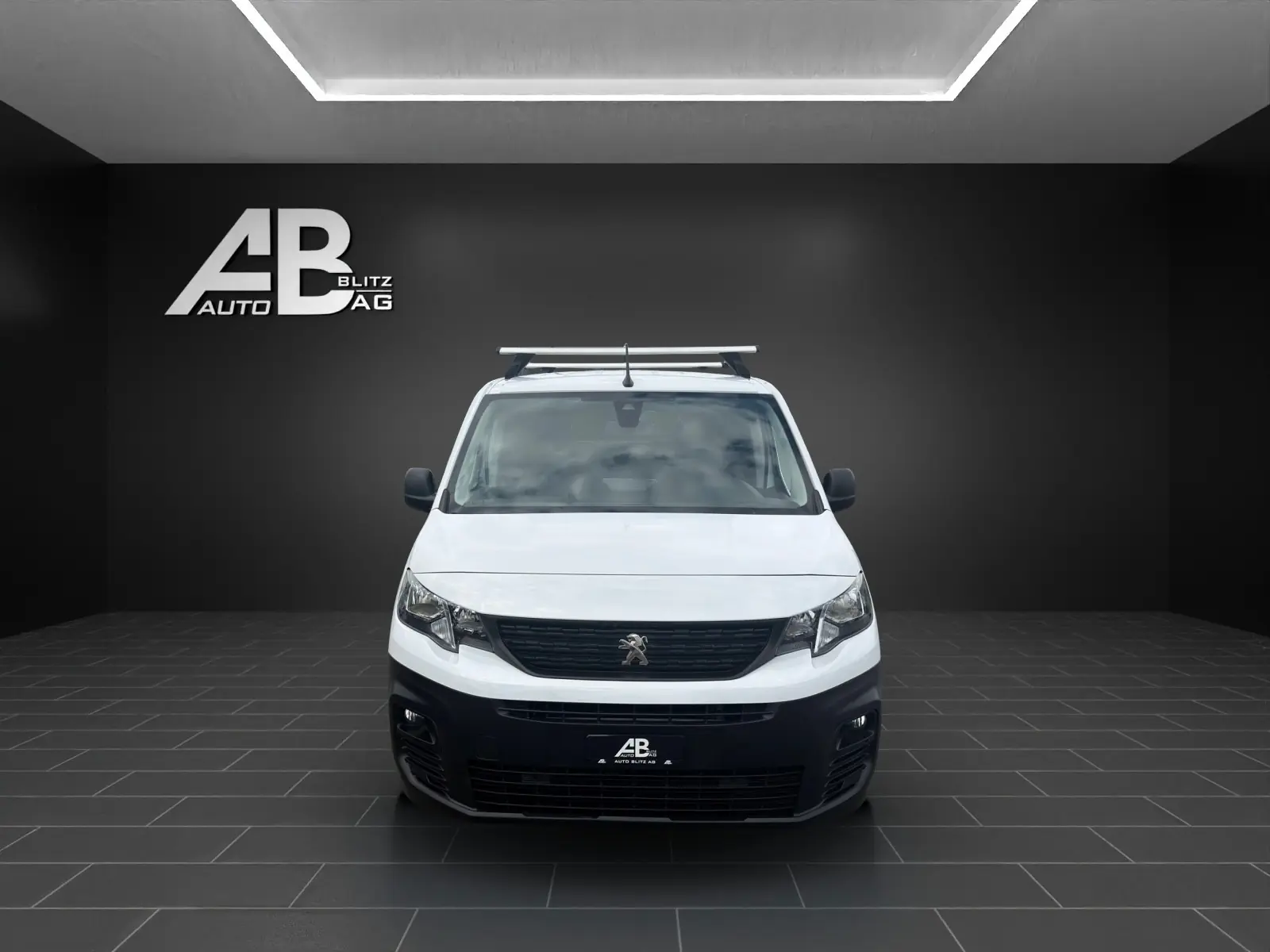 Peugeot Partner 1.5 Blue HDi 100 PS — Utilitaire compact fiable, révision incluse