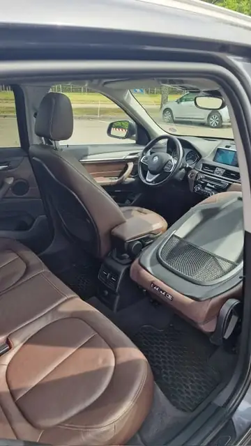 BMW X1 20i xDrive 2016 — SUV compact premium, 85 000 km, sans sinistre — côté