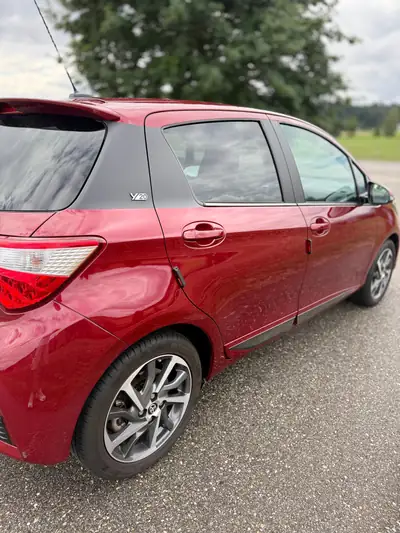 Toyota Yaris 1.5 VVT-iE Trend 2020 — Citadine fiable, 12000 km seulement, rouge métallisée — Detail