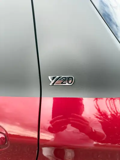 Toyota Yaris 1.5 VVT-iE Trend 2020 — Citadine fiable, 12000 km seulement, rouge métallisée — Miniatur 7