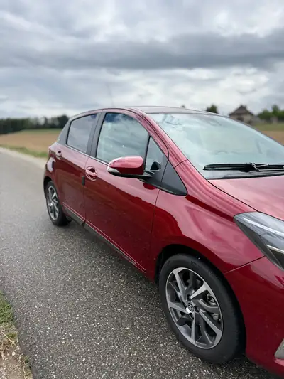 Toyota Yaris 1.5 VVT-iE Trend 2020 — Citadine fiable, 12000 km seulement, rouge métallisée — Miniatur 8