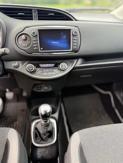 Toyota Yaris 1.5 VVT-iE Trend 2020 — Citadine fiable, 12000 km seulement, rouge métallisée — Miniatur 15