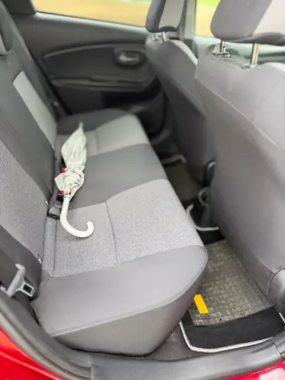 Toyota Yaris 1.5 VVT-iE Trend 2020 — Citadine fiable, 12000 km seulement, rouge métallisée — Miniatur 13