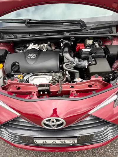Toyota Yaris 1.5 VVT-iE Trend 2020 — Citadine fiable, 12000 km seulement, rouge métallisée — Miniatur 19