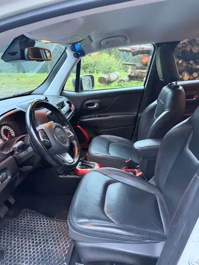 Jeep Renegade 2.0 CRD 170 Trailhawk AWD — SUV compact robuste, 4x4 intégral et faible kilométrage — Außenansicht