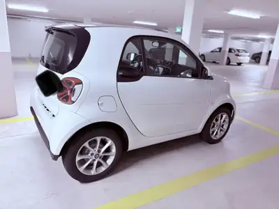 Smart ForTwo Électrique 2021 — Citadine futuriste, 11'700 km seulement — côté