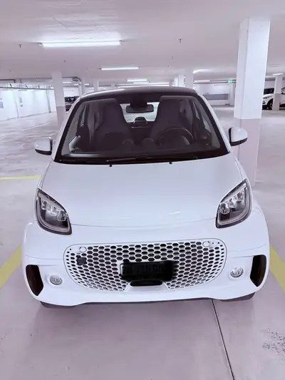 Smart ForTwo Électrique 2021 — Citadine futuriste, 11'700 km seulement — vue extérieure