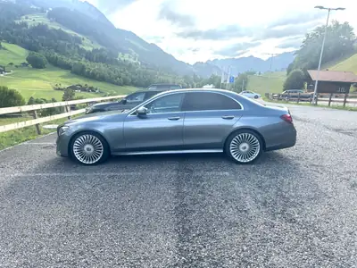 Mercedes-Benz E 220 d AMG Line — Berline premium diesel, 200 000 km, sans sinistre — Heckansicht