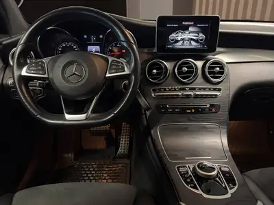 Mercedes-Benz GLC 250 AMG Line 4Matic — SUV Premium Polyvalent, 91 000 km — Armaturenbrett