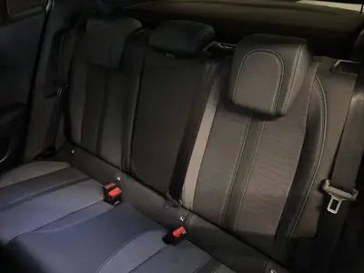 Peugeot 2008 e-Allure Pack — SUV électrique compact, 31 000 km seulement — Miniatur 8