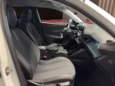Peugeot 2008 e-Allure Pack — SUV électrique compact, 31 000 km seulement — Miniatur 7