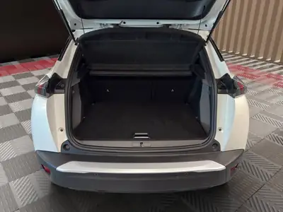 Peugeot 2008 e-Allure Pack — SUV électrique compact, 31 000 km seulement — Miniatur 9