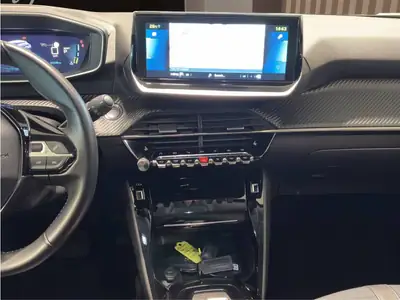Peugeot 2008 e-Allure Pack — SUV électrique compact, 31 000 km seulement — Miniatur 14