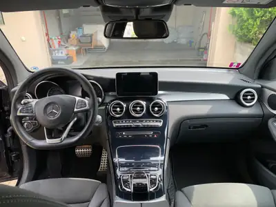 Mercedes-Benz GLC 300 AMG Line — Coupé sportif, 65 500 km seulement — rear view