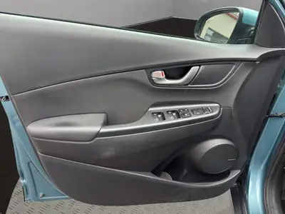 Hyundai Kona 1.0 T-GDi Launch Plus — Compact SUV dynamique, faible kilométrage et équipements premium — Miniature 12