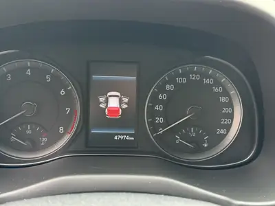 Hyundai Kona 1.0 T-GDi Launch Plus — Compact SUV dynamique, faible kilométrage et équipements premium — Miniature 11