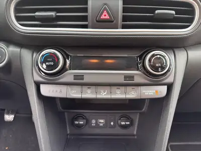 Hyundai Kona 1.0 T-GDi Launch Plus — Compact SUV dynamique, faible kilométrage et équipements premium — Miniature 16