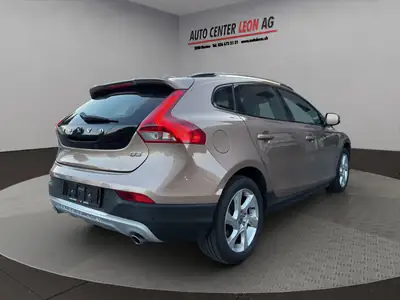 Volvo V40 Cross Country D3 Momentum — Break robuste, diesel économique, 121'600 km — détail