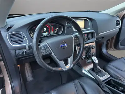 Volvo V40 Cross Country D3 Momentum — Break robuste, diesel économique, 121'600 km — Miniature 10