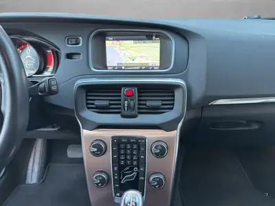 Volvo V40 Cross Country D3 Momentum — Break robuste, diesel économique, 121'600 km — Miniature 15