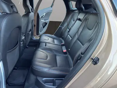 Volvo V40 Cross Country D3 Momentum — Break robuste, diesel économique, 121'600 km — Miniature 13