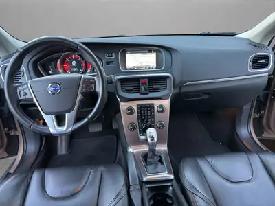 Volvo V40 Cross Country D3 Momentum — Break robuste, diesel économique, 121'600 km — Miniature 14