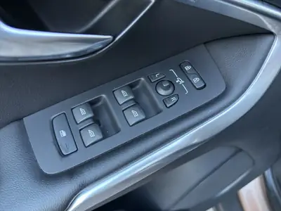 Volvo V40 Cross Country D3 Momentum — Break robuste, diesel économique, 121'600 km — Miniature 21