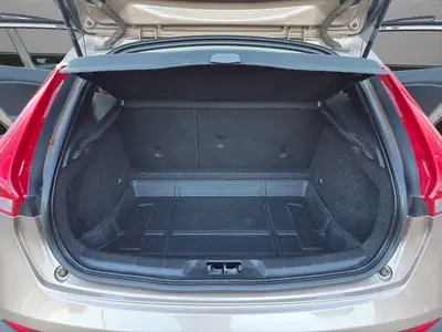 Volvo V40 Cross Country D3 Momentum — Break robuste, diesel économique, 121'600 km — Miniature 19