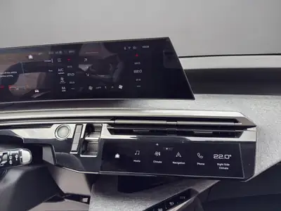 Peugeot 5008 145 Hybrid e-DCS6 Allure — SUV 7 places hybride, faible kilométrage — Miniature 16