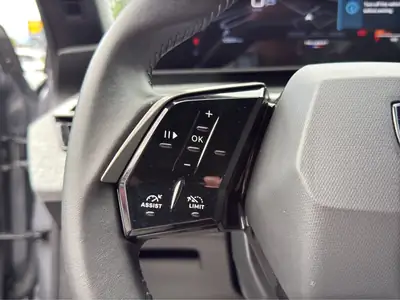 Peugeot 5008 145 Hybrid e-DCS6 Allure — SUV 7 places hybride, faible kilométrage — Miniature 25