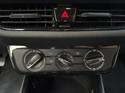 Skoda Fabia 1.0 MPI Selection — Citadine économique, garantie constructeur et 8 pneus inclus — Miniature 16