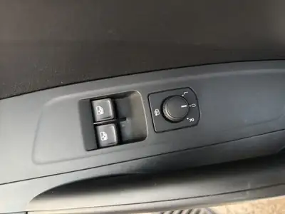 Skoda Fabia 1.0 MPI Selection — Citadine économique, garantie constructeur et 8 pneus inclus — Miniature 20