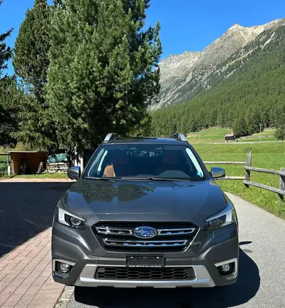 Subaru Outback 2.5i Luxury — SUV polyvalent tout-terrain, 45 500 km seulement — vista esterna